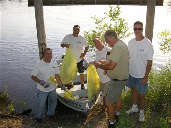 River cleanup on Earth Day